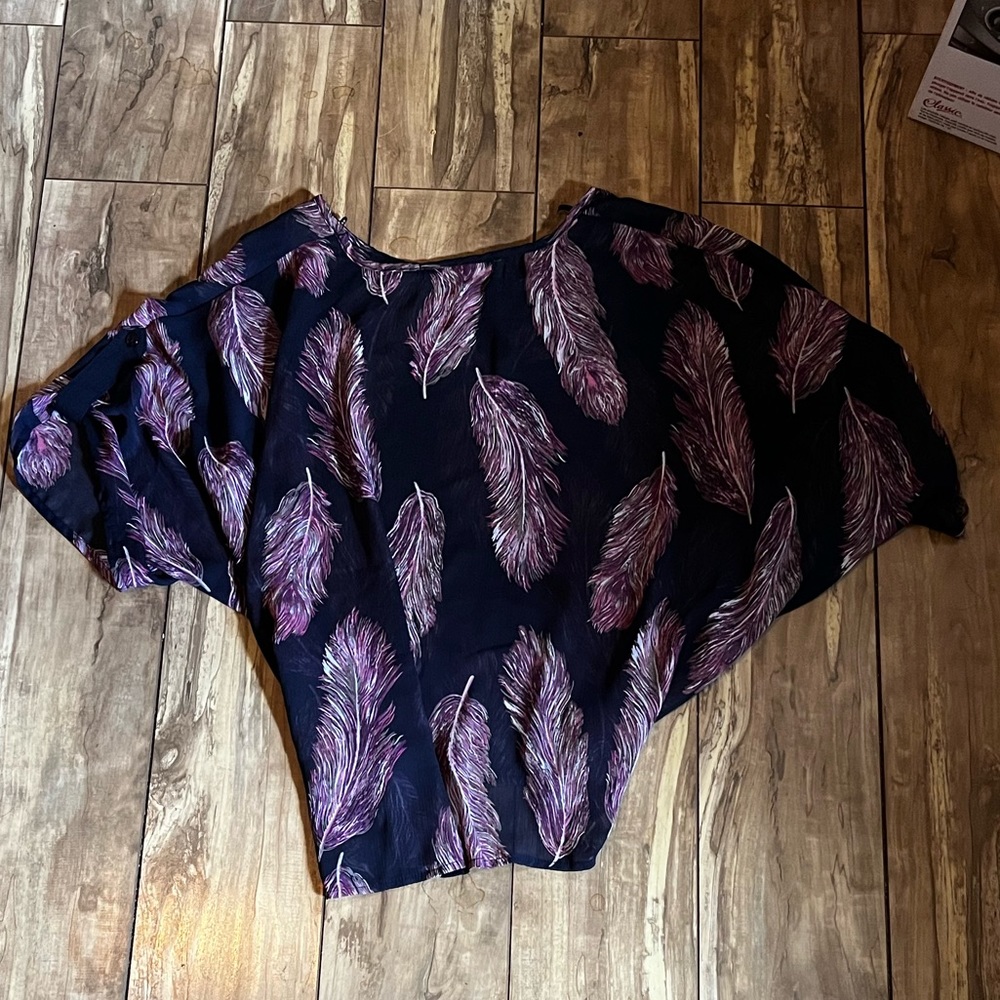 Forever 21 Black and Purple Feather Pattern Short Sleeve Tee